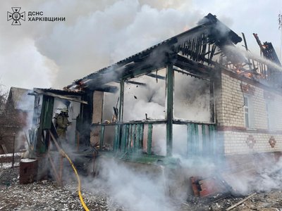 У Мерефі на Харківщині загинула жінка під час пожежі у приватному будинку вранці 2 березня 2025 року У Мерефі на Харківщині загинула жінка під час пожежі у приватному будинку вранці 2 березня 2025 року