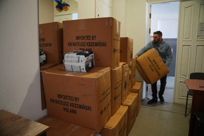 Волонтерка Анна Положій привезла в Суми бус із гуманітарною допомогою