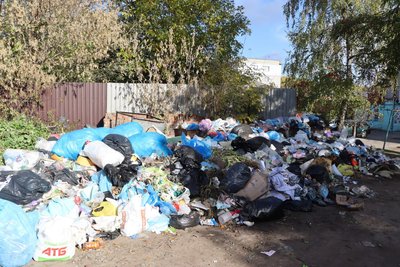 "Сміттям все було завалено, зараз уже чисто". Як справляються зі сміттям в Охтирці на Сумщині "Сміттям все було завалено, зараз уже чисто". Як справляються зі сміттям в Охтирці на Сумщині