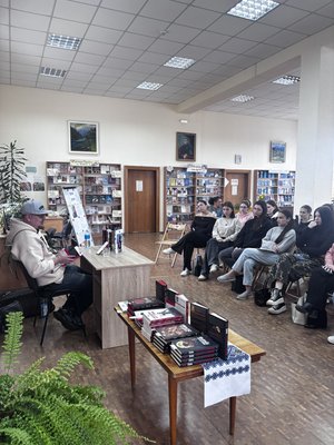 Пише книги й волонтерить: як письменник Олексій Декань із Харкова популяризує Мукачево Пише книги й волонтерить: як письменник Олексій Декань із Харкова популяризує Мукачево