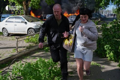 Люди біжать вулицею після атаки по центру Краматорська 5 травня 2026 року Люди біжать вулицею після атаки по центру Краматорська 5 травня 2026 року