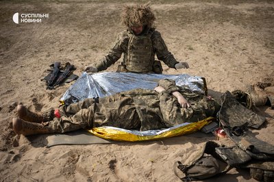 Вправи з тактичної догоспітальної допомоги в рамках базової загальновійськової підготовки військовослужбовці Вправи з тактичної догоспітальної допомоги в рамках базової загальновійськової підготовки військовослужбовці
