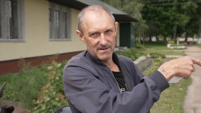 Семенівка на Чернігівщині: через дронів-ждунів заховали автівки та пересіли на велосипеди Семенівка на Чернігівщині: через дронів-ждунів заховали автівки та пересіли на велосипеди