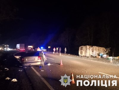 В аварії на Вінниччині загинули троє людей, ще двоє — травмовані В аварії на Вінниччині загинули троє людей, ще двоє — травмовані
