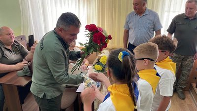 Після понад трьох років російського полону: захисник з Одещини Євген Голтва отримав державні нагороди Після понад трьох років російського полону: захисник з Одещини Євген Голтва отримав державні нагороди