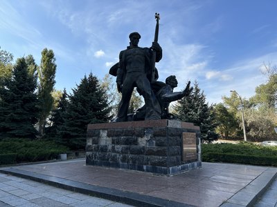 "Підкреслює імперську політику": у Кременчуці демонтують пам’ятник матросам Дніпровської флотилії "Підкреслює імперську політику": у Кременчуці демонтують пам’ятник матросам Дніпровської флотилії