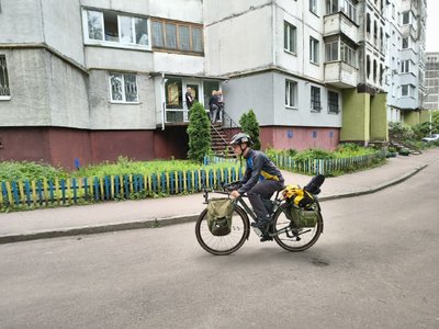Американець на велосипеді їде з Варшави до Києва: у Житомирі зупинився мандрівник Калеб Берг Американець на велосипеді їде з Варшави до Києва: у Житомирі зупинився мандрівник Калеб Берг