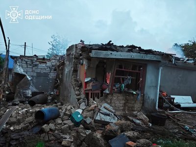 Є травмований, зазнала пошкоджень пожежна частина: наслідки атаки БпЛА на Білгород-Дністровський Є травмований, зазнала пошкоджень пожежна частина: наслідки атаки БпЛА на Білгород-Дністровський