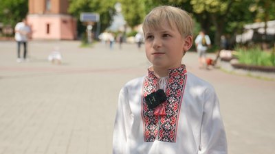 Багатодітна родина з Лука-Мелешківської громади провела благодійний концерт у Вінниці на підтримку ЗСУ Багатодітна родина з Лука-Мелешківської громади провела благодійний концерт у Вінниці на підтримку ЗСУ