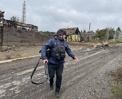 Поліцейські «Білого Янгола» евакуювали з-під обстрілів подружжя з Вакалівщини разом із чотирма котами і собакою Поліцейські «Білого Янгола» евакуювали з-під обстрілів подружжя з Вакалівщини разом із чотирма котами і собакою