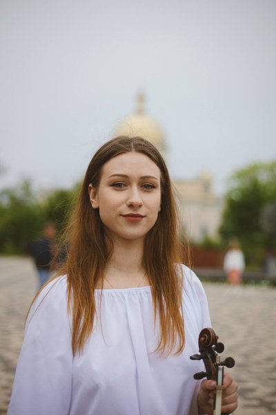 Евакуація з Бахмута, загибель батька і смерть матері: історія скрипальки з Одещини Евакуація з Бахмута, загибель батька і смерть матері: історія скрипальки з Одещини