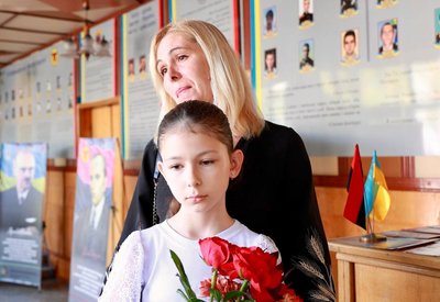 Одинадцятьом військовослужбовцям Тернопільщини посмертно вручили нагороди Одинадцятьом військовослужбовцям Тернопільщини посмертно вручили нагороди