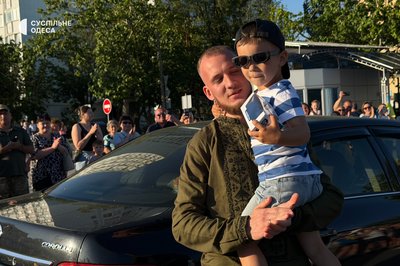 У Південному зустріли звільненого з полону захисника Миколу Пруса У Південному зустріли звільненого з полону захисника Миколу Пруса