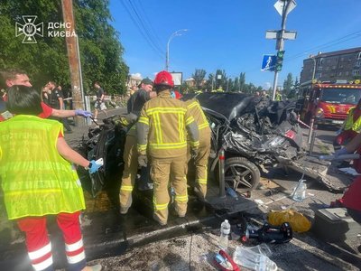 Авто виїхало на пішохідну зону: на Караваєвих дачах у Києві в ДТП загинули чотири людини Авто виїхало на пішохідну зону: на Караваєвих дачах у Києві в ДТП загинули чотири людини