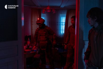 бійці артилерійського розрахунку УДА під Вовчанськом бійці артилерійського розрахунку УДА під Вовчанськом