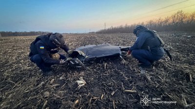 Іскандер на Чернігівщині: фахівці ДСНС знищили 5 вибухонебезпечних предметів Іскандер на Чернігівщині: фахівці ДСНС знищили 5 вибухонебезпечних предметів