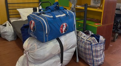 Виїхали, коли армія РФ зруйнувала будинки. У транзитному центрі Павлограда евакуйовані з Донеччини чекають на розселення Виїхали, коли армія РФ зруйнувала будинки. У транзитному центрі Павлограда евакуйовані з Донеччини чекають на розселення