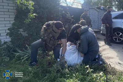 1 000 доларів за кілограм: на Одещині затримали чоловіка, який хотів продати 70 кілограмів ртуті 1 000 доларів за кілограм: на Одещині затримали чоловіка, який хотів продати 70 кілограмів ртуті