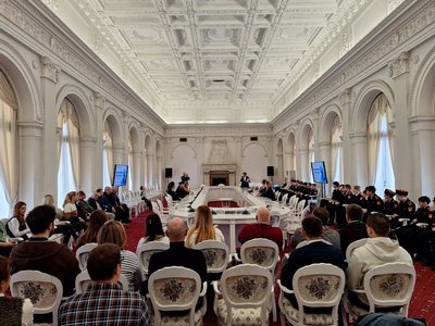 Qırımdaki Livadiya sarayında cenk teşviqatı maqsadınen sergi açıldı — QRM Qırımdaki Livadiya sarayında cenk teşviqatı maqsadınen sergi açıldı — QRM