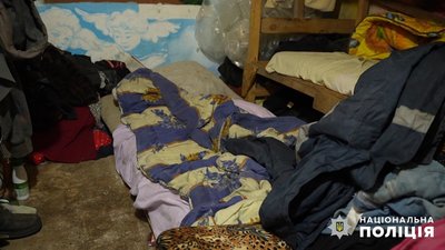 Змушували жебракувати: в Одесі затримали чоловіків, які заробляли на безхатьках
