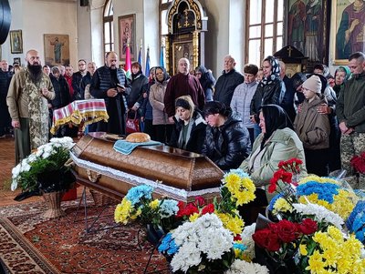 Володимир Оборонков у самохідній артилерійській бригаді воював на посаді водія, евакуював поранених Володимир Оборонков у самохідній артилерійській бригаді воював на посаді водія, евакуював поранених