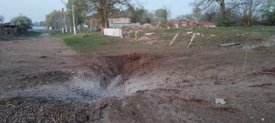 Два КАБи влучили у приватні будинки, де були люди: армія РФ атакувала село Манухівка на Сумщині Два КАБи влучили у приватні будинки, де були люди: армія РФ атакувала село Манухівка на Сумщині
