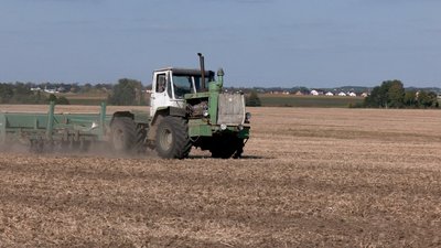 На Вінниччині сіють озиму пшеницю за технологією прямої сівби: як це економить пальне На Вінниччині сіють озиму пшеницю за технологією прямої сівби: як це економить пальне