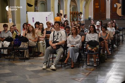 Три культурні сцени з музикантами, авторами та кіномитцями: як пройшов перший день фестивалю Виделкafest в Одесі Три культурні сцени з музикантами, авторами та кіномитцями: як пройшов перший день фестивалю Виделкafest в Одесі