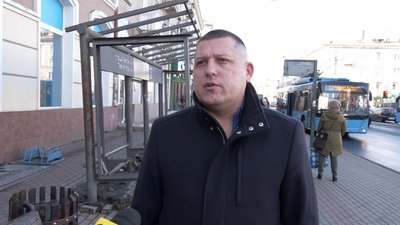чому демонтували зупинки на Театральній площі у Рівному чому демонтували зупинки на Театральній площі у Рівному