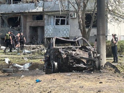 РФ уперше вдарила КАБом по Павлограду: пошкоджено багатоповерхівку. Двоє загиблих, є поранені РФ уперше вдарила КАБом по Павлограду: пошкоджено багатоповерхівку. Двоє загиблих, є поранені