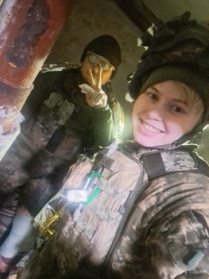 "У 17 — окопи, у 18 — бойові": історія дівчини, яка боронить Україну з 18 років "У 17 — окопи, у 18 — бойові": історія дівчини, яка боронить Україну з 18 років