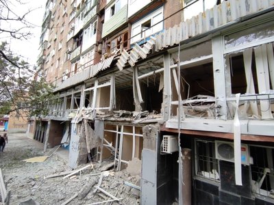 Зруйнована бібліотека у Торецьку Зруйнована бібліотека у Торецьку