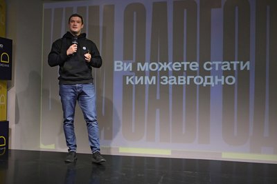 Віцепрем’єр та міністр цифрової трансформації України Михайло Федоров виступає з мотиваційною промовою під час презентації комунікаційної кампанії СХID: Перезавантаження проєкту за підтримки USAID, Київ, 29 жовтня 2021 року Віцепрем’єр та міністр цифрової трансформації України Михайло Федоров виступає з мотиваційною промовою під час презентації комунікаційної кампанії СХID: Перезавантаження проєкту за підтримки USAID, Київ, 29 жовтня 2021 року