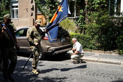 В Ужгороді попрощалися з полеглим захисником Олегом Матвієнком В Ужгороді попрощалися з полеглим захисником Олегом Матвієнком