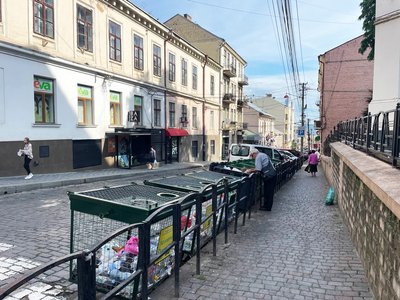 Смітники на вулиці Заньковецької у Чернівцях