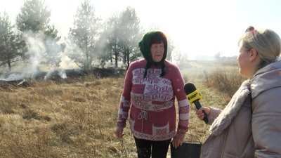 "Якби не втрутилися, полум'я могло дістатися будинків" — місцеві жителі села на Житомирщині "Якби не втрутилися, полум'я могло дістатися будинків" — місцеві жителі села на Житомирщині