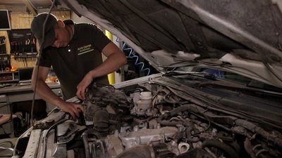 "Ця війна — несправедлива": британські волонтери пригнали до Вінниці два пікапи для військових "Ця війна — несправедлива": британські волонтери пригнали до Вінниці два пікапи для військових