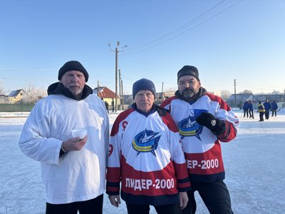 Гравці аматорської команди з хокею у Сахновщині Гравці аматорської команди з хокею у Сахновщині