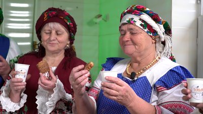 "Кулінарний спадок": як на Рівненщині готують грубі мамині коржі "Кулінарний спадок": як на Рівненщині готують грубі мамині коржі