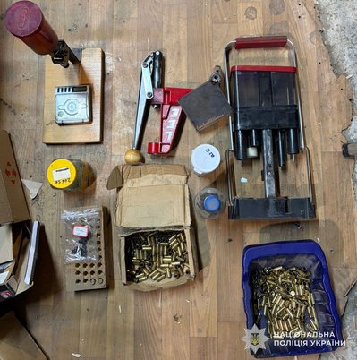Організував майстерню вдома: на Львівщині чоловік виготовляв патрони на продаж Організував майстерню вдома: на Львівщині чоловік виготовляв патрони на продаж