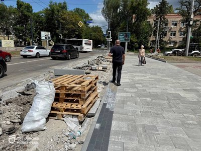 "Рух без бар’єрів": у Дніпрі завершили перший етап робіт на трамвайних коліях та ремонтують проспект Дмитра Яворницького "Рух без бар’єрів": у Дніпрі завершили перший етап робіт на трамвайних коліях та ремонтують проспект Дмитра Яворницького