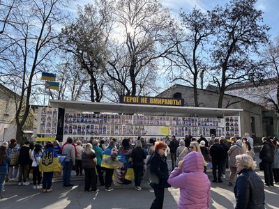 У Первомайську вшанували полеглих військових У Первомайську вшанували полеглих військових