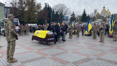 Мав нагороду за волонтерство: у Рівному попрощались з військовим Юрієм Шандалюком Мав нагороду за волонтерство: у Рівному попрощались з військовим Юрієм Шандалюком