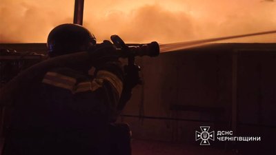 В ніч на 9 листопада армія РФ атакувала безпілотниками підприємство у Корюківці на Чернігівщині В ніч на 9 листопада армія РФ атакувала безпілотниками підприємство у Корюківці на Чернігівщині