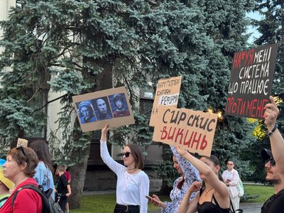 "Джерелом влади — є народ". Третій день поспіль тривають мітинги на підтримку Федорова у Дніпрі "Джерелом влади — є народ". Третій день поспіль тривають мітинги на підтримку Федорова у Дніпрі