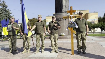 "Це дуже тяжка втрата": з військовим Віктором Тисячним попрощалися у Рівному "Це дуже тяжка втрата": з військовим Віктором Тисячним попрощалися у Рівному