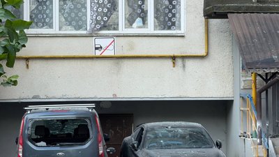 Скло в автомобілях розбилось внаслідок атаки, 24 вересня 2026 року, Хмельницький Скло в автомобілях розбилось внаслідок атаки, 24 вересня 2026 року, Хмельницький