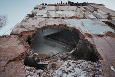 пошкоджений будинок на Мироносицькій у Харкові пошкоджений будинок на Мироносицькій у Харкові
