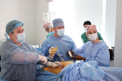 У жінки були дві онкологічні патології: операцію в один етап провели лікарі у Рівному У жінки були дві онкологічні патології: операцію в один етап провели лікарі у Рівному