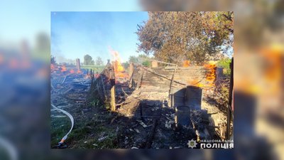 Пошкоджені будинки: війська РФ з "Градів" обстріляли село у Городнянській громаді на прикордонні Чернігівщини Пошкоджені будинки: війська РФ з "Градів" обстріляли село у Городнянській громаді на прикордонні Чернігівщини